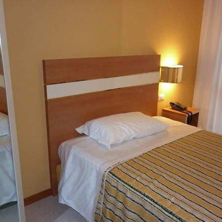 Hotel Gf Cesano Boscone Exterior foto
