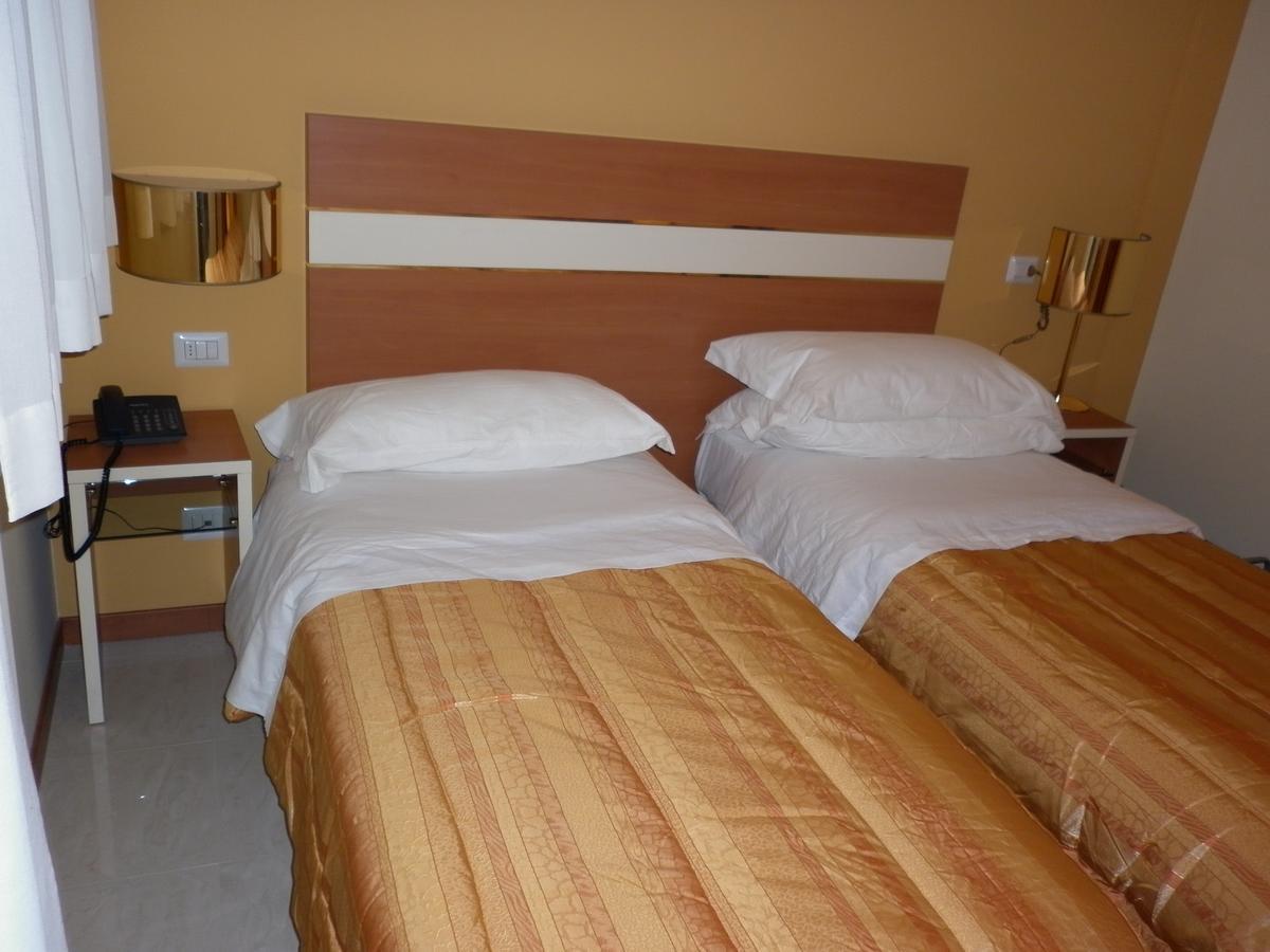 Hotel Gf Cesano Boscone Exterior foto