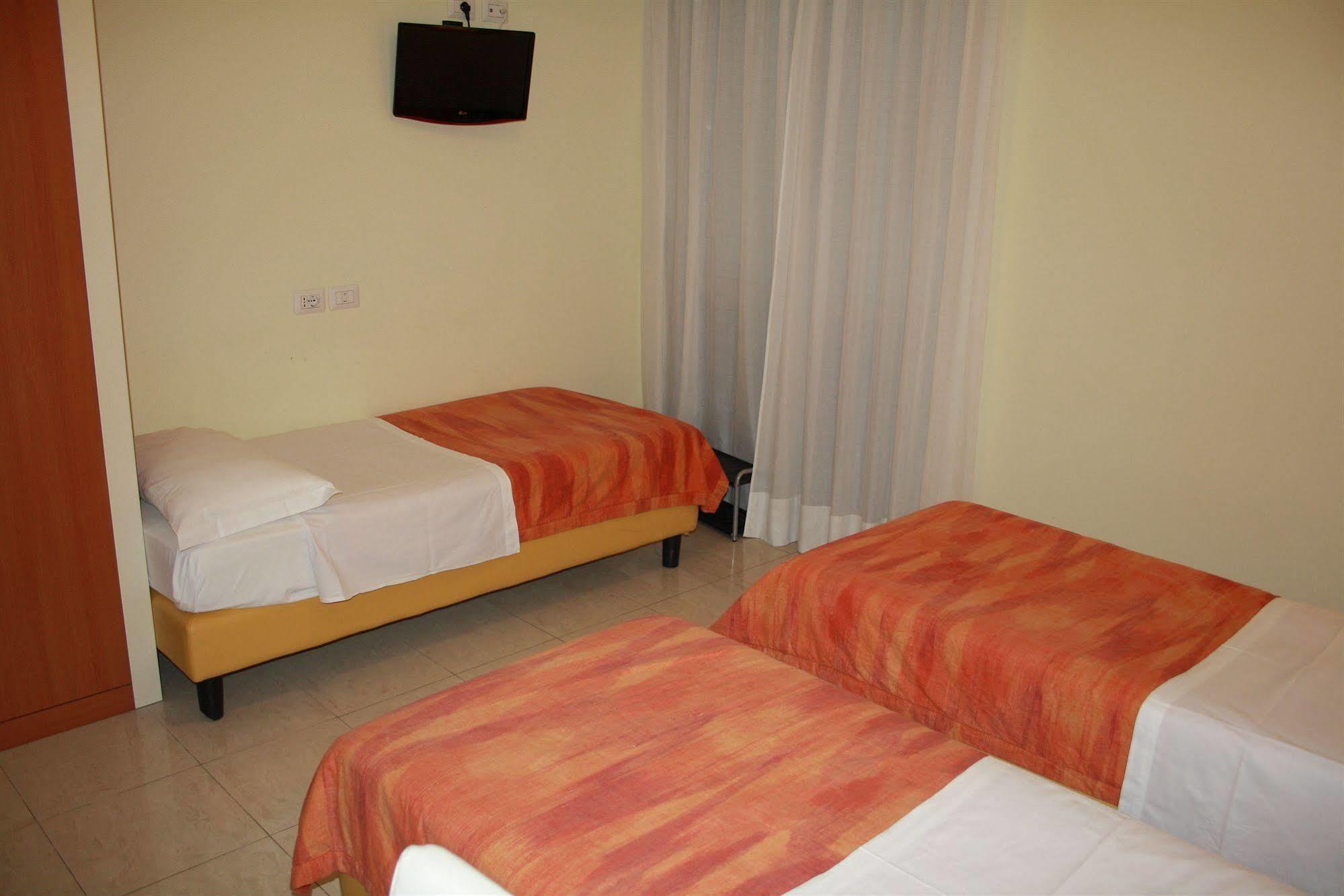 Hotel Gf Cesano Boscone Exterior foto
