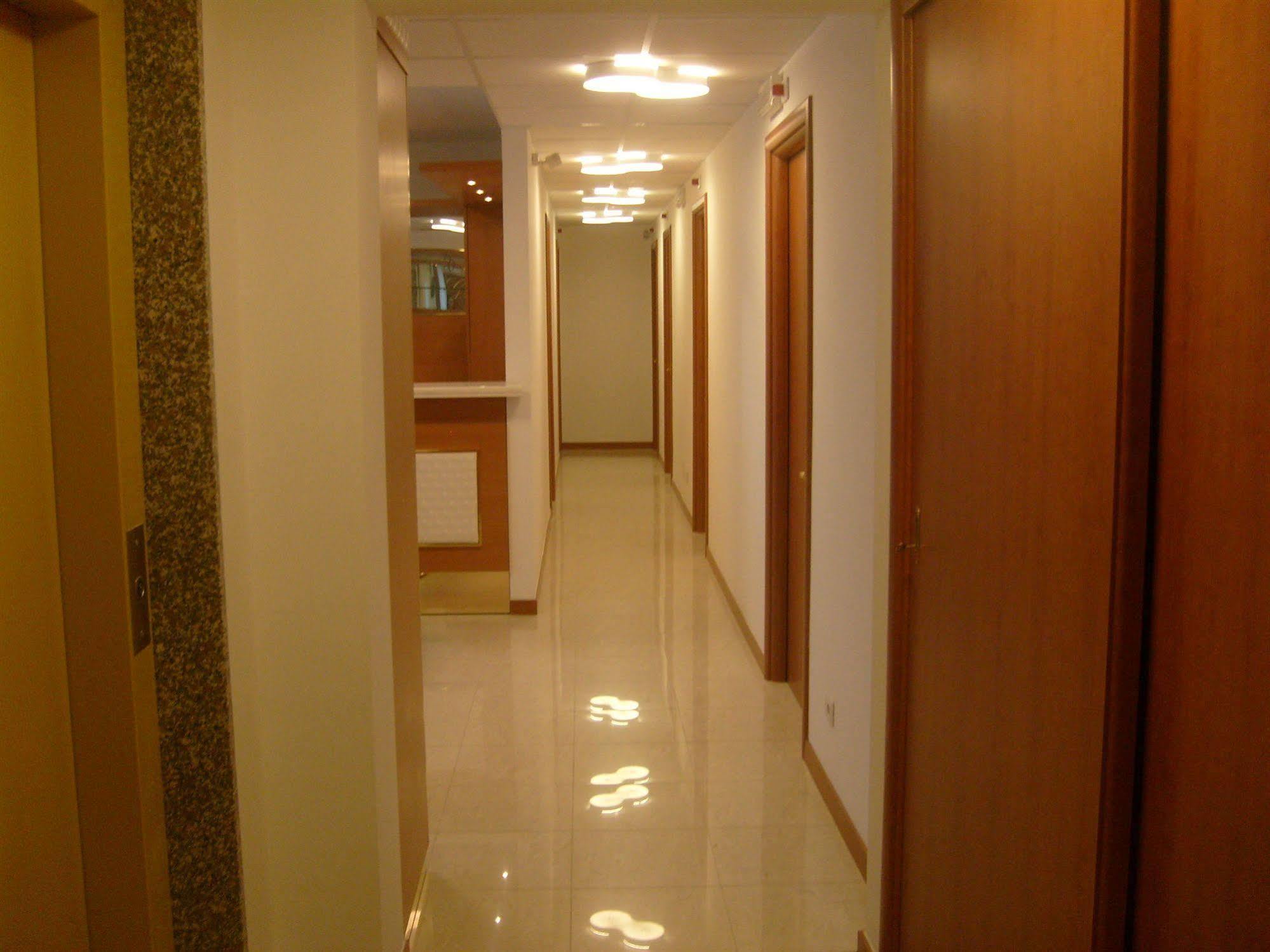 Hotel Gf Cesano Boscone Exterior foto